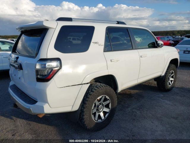 2018 TOYOTA 4RUNNER JTEBU5JR3J5560876 Photo 3