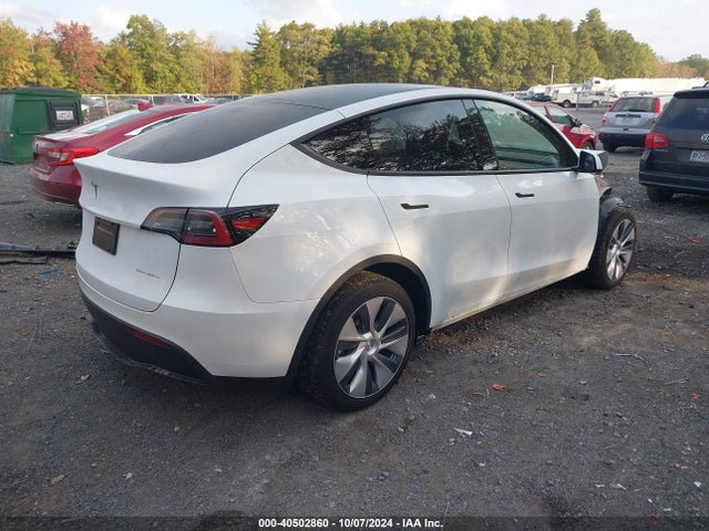 2024 TESLA MODEL Y 7SAYGAEE8RF092274 Photo 3