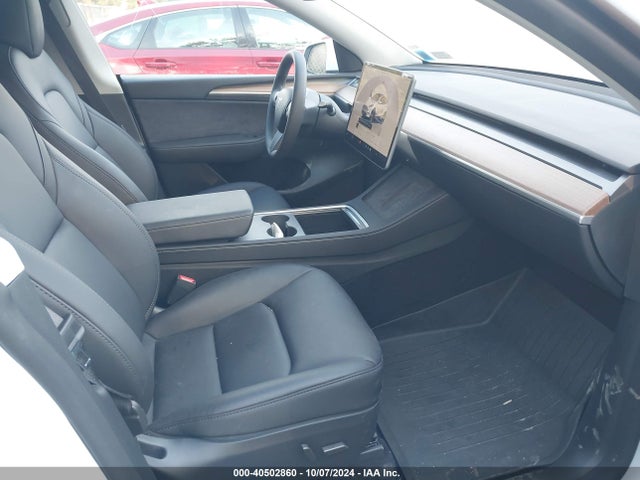 2024 TESLA MODEL Y 7SAYGAEE8RF092274 Photo 4