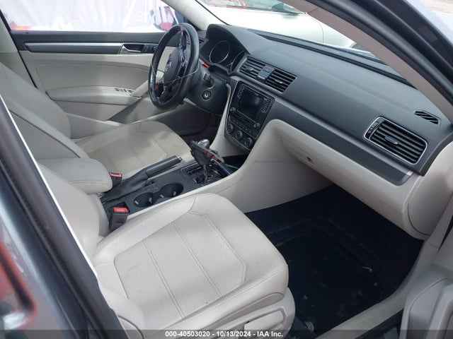 1VWAA7A33JC007136 Volkswagen Passat 2.0t R-line/2.0t S
