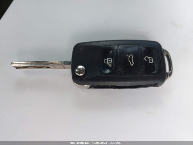40503130 :رقم المزاد ، 1VWAS7A32FC103215 vin ، 2015 Volkswagen Passat 1.8t S مزاد بيع