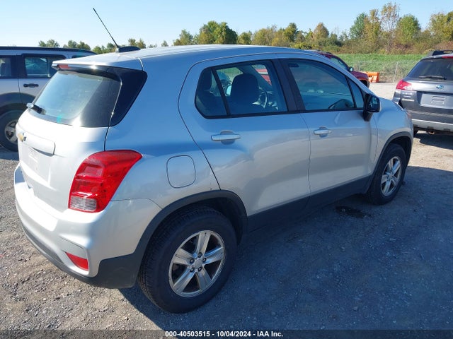 Chevrolet TRAX LS 2018 3GNCJNSB0JL231837 Image 4