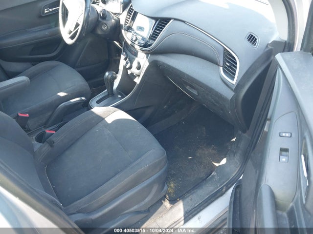 Chevrolet TRAX LS 2018 3GNCJNSB0JL231837 Image 5