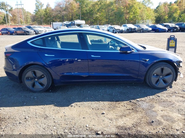 Tesla Model 3 Long Range/mid Range 2018 5YJ3E1EA1JF102335 Image 13