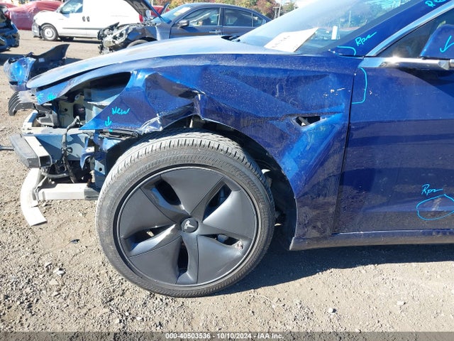 Tesla Model 3 Long Range/mid Range 2018 5YJ3E1EA1JF102335 Image 19