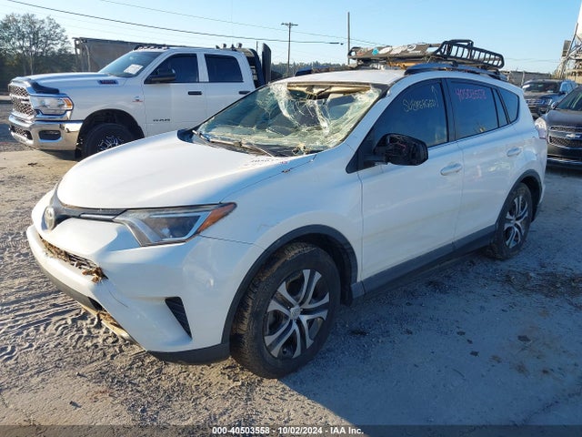 Toyota RAV4 LE 2018 JTMZFREVXJJ185040 Image 2
