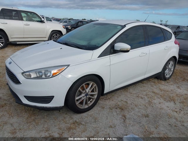 Ford FOCUS SE 2017 1FADP3K27HL287057 Image 2
