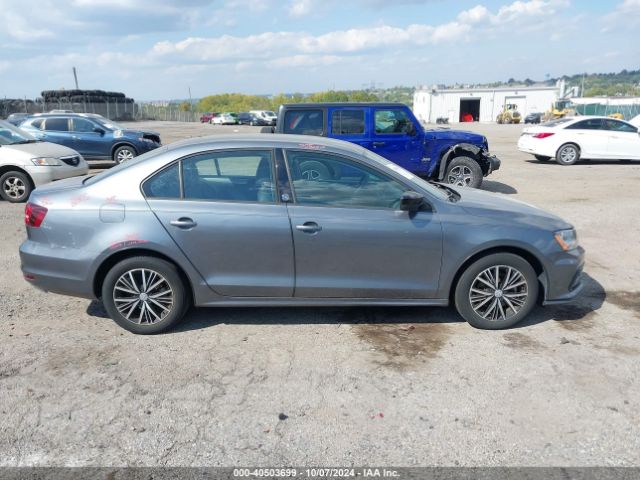 3VWDB7AJ0JM215997 Volkswagen Jetta 1.4t Se/1.4t Wolfsburg Edition