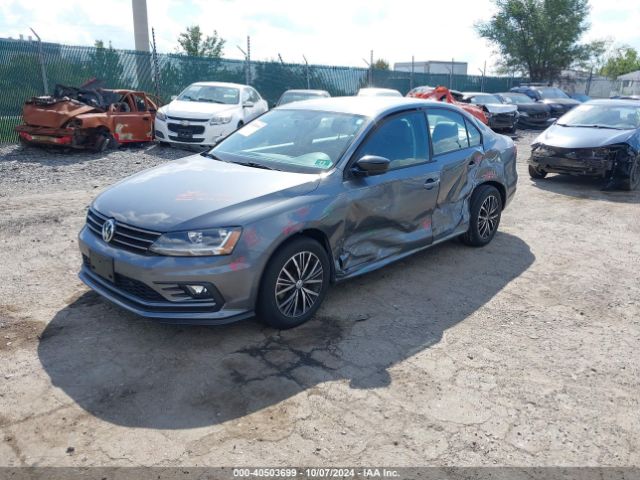3VWDB7AJ0JM215997 Volkswagen Jetta 1.4t Se/1.4t Wolfsburg Edition