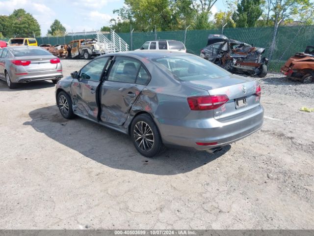 3VWDB7AJ0JM215997 Volkswagen Jetta 1.4t Se/1.4t Wolfsburg Edition