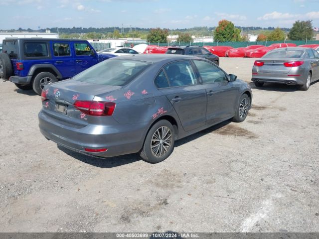 3VWDB7AJ0JM215997 Volkswagen Jetta 1.4t Se/1.4t Wolfsburg Edition