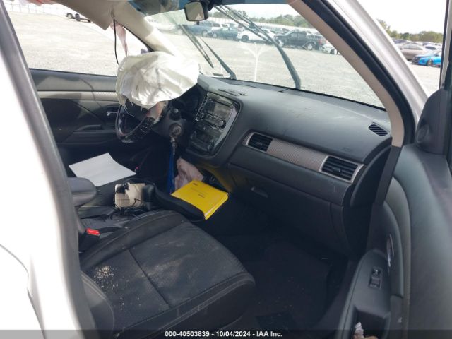 JA4AD2A33GZ008042 Mitsubishi Outlander Es
