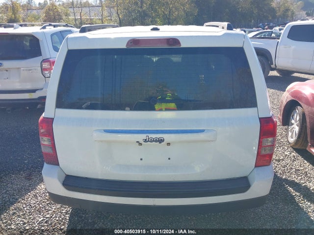 1C4NJPBB4GD737960 Jeep Patriot Sport