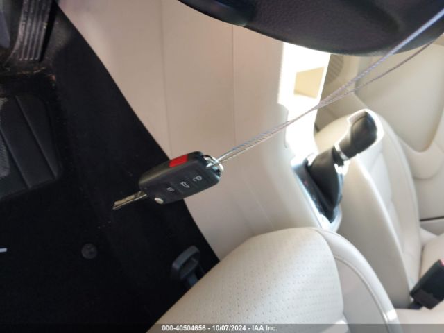 WVGAV7AX6FW596369 Volkswagen TIGUAN SE