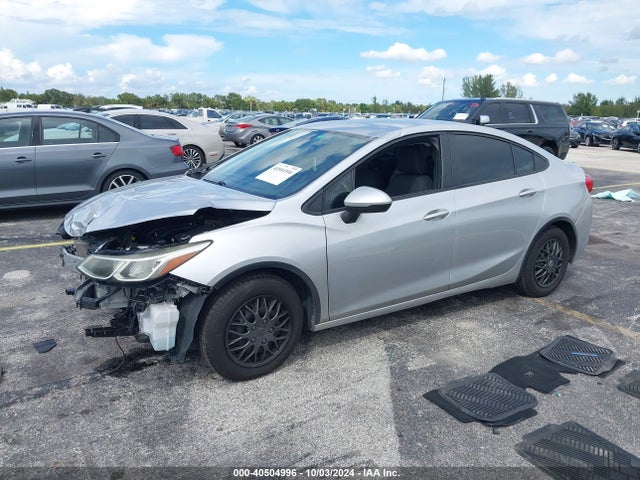 Chevrolet Cruze Ls Auto 2018 1G1BC5SM9J7207422 Image 2