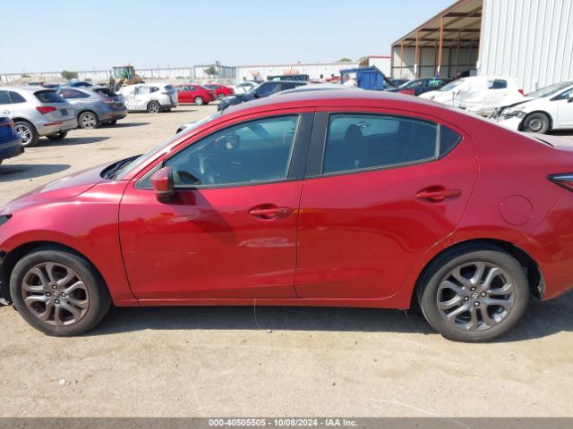 3MYDLBYV0KY525073 Toyota YARIS LE