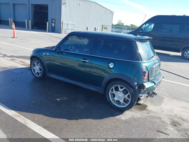 2005 MINI COOPER S WMWRE33545TL12228 Photo 2