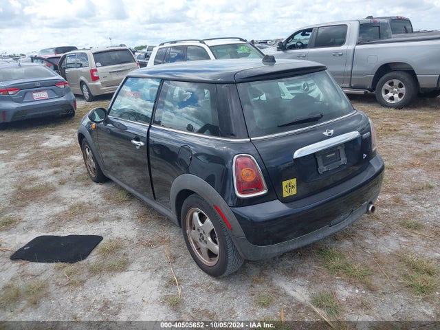 2007 MINI COOPER WMWMF33527TT53600 Photo 2