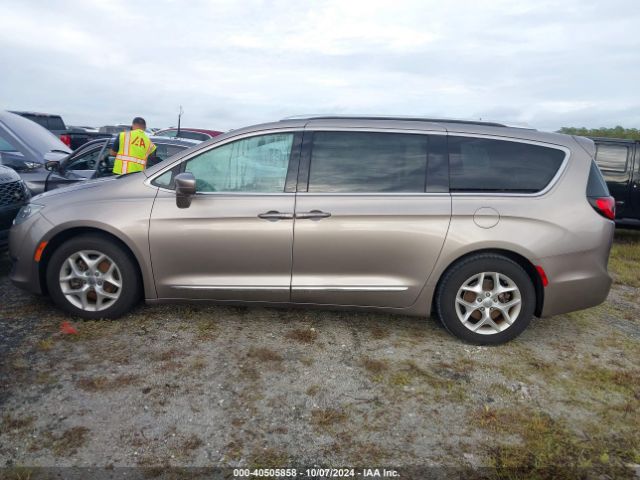 2C4RC1EG9HR643846 Chrysler Pacifica Touring-l Plus