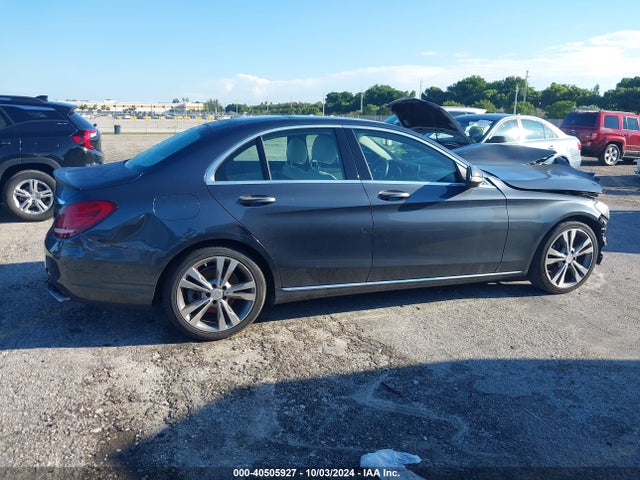 55SWF4JB3FU085666 Mercedes-Benz C 300 Luxury/sport