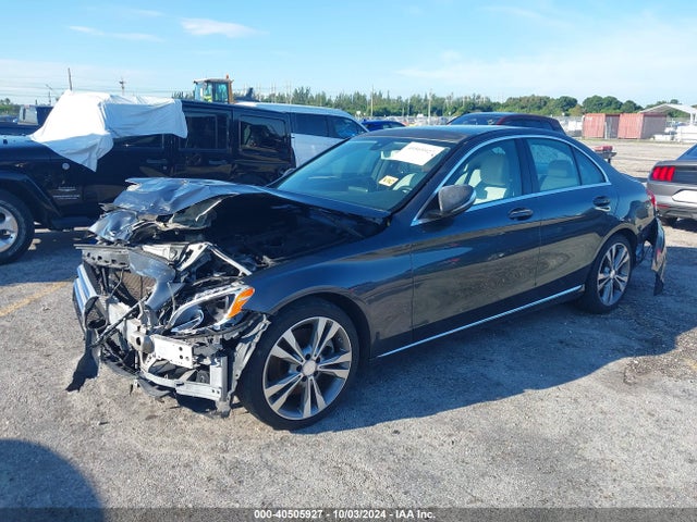 55SWF4JB3FU085666 Mercedes-Benz C 300 Luxury/sport