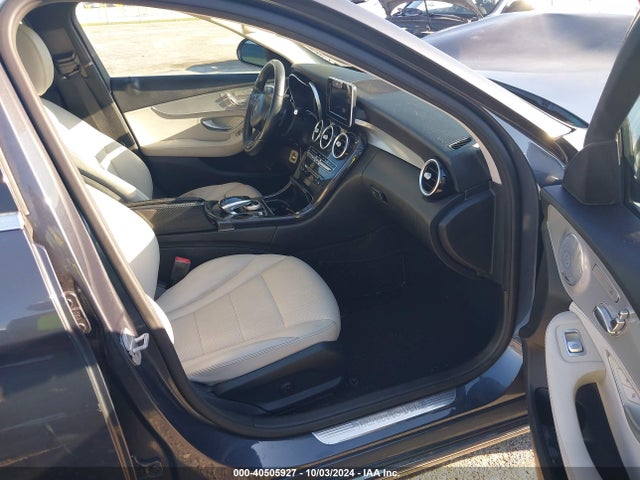 55SWF4JB3FU085666 Mercedes-Benz C 300 Luxury/sport