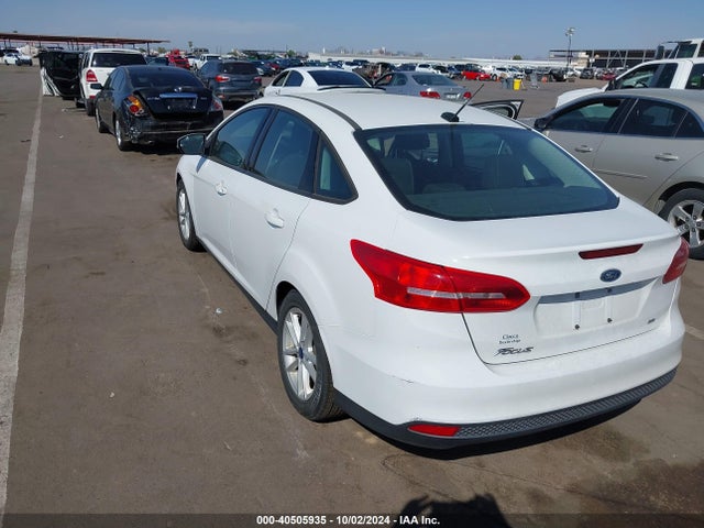 Ford FOCUS SE 2017 1FADP3F29HL305732 Image 3