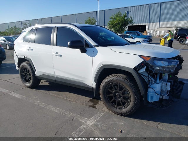 Toyota RAV4 LE 2020 2T3H1RFV5LW098448 Image 1