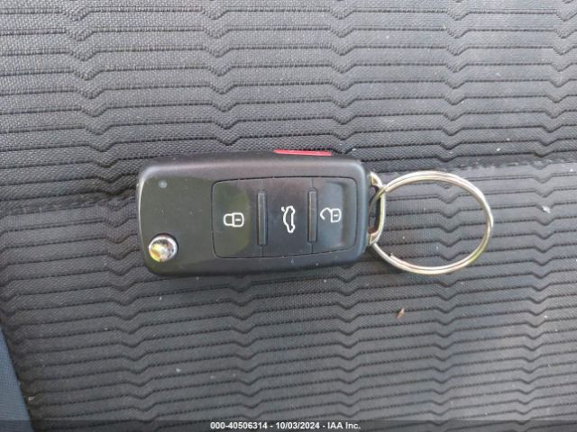 3VWF17ATXGM601347 Volkswagen Beetle 1.8t S