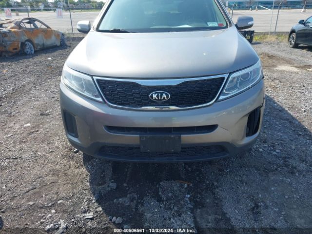 5XYKTCA68FG640612 KIA SORENTO LX