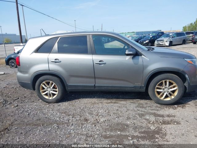 5XYKTCA68FG640612 KIA SORENTO LX