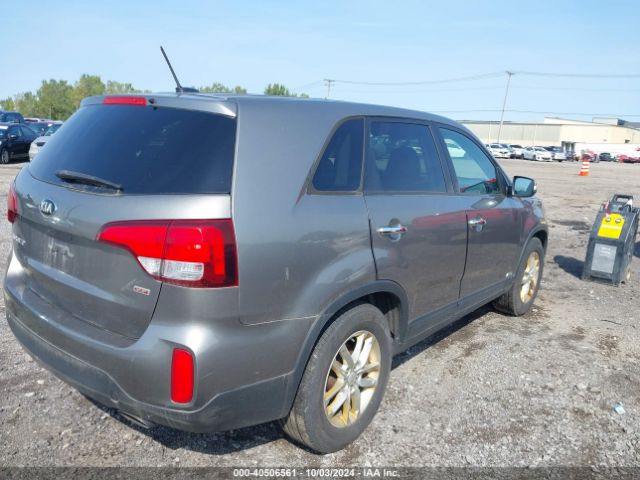 5XYKTCA68FG640612 KIA SORENTO LX