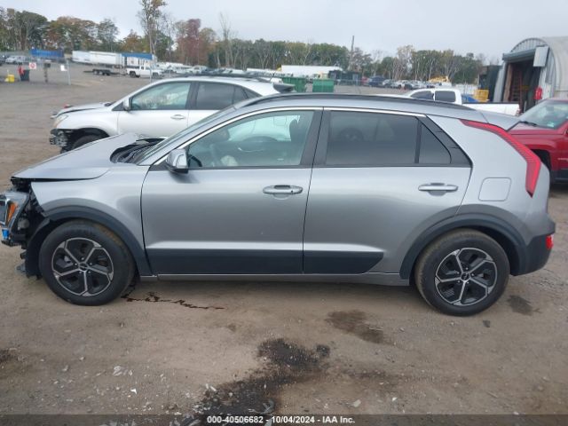 KNDCR3LE0P5062572 KIA NIRO EX