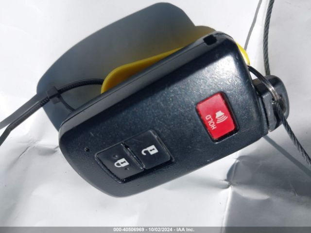 JTDKDTB34E1073380 Toyota Prius C Four