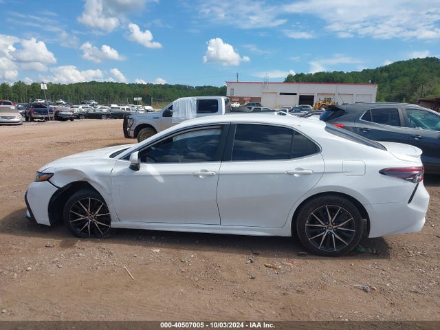 4T1G11AK6NU681293 Toyota CAMRY SE