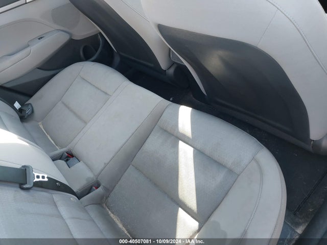 KMHD74LF5HU376570 Hyundai ELANTRA SE