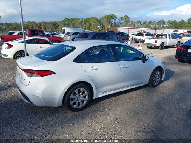 Toyota COROLLA LE 2022 5YFEPMAE2NP355879 Image 4