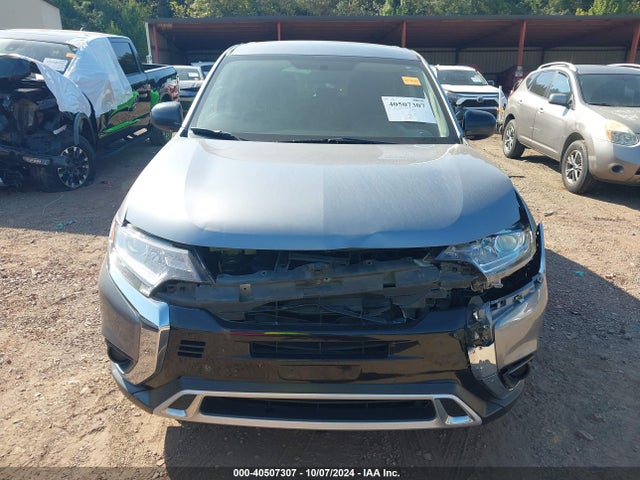 JA4AD2A3XKZ005082 Mitsubishi Outlander Es