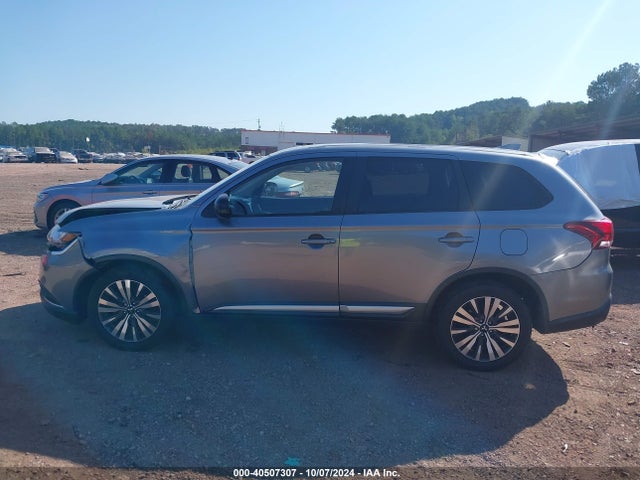JA4AD2A3XKZ005082 Mitsubishi Outlander Es