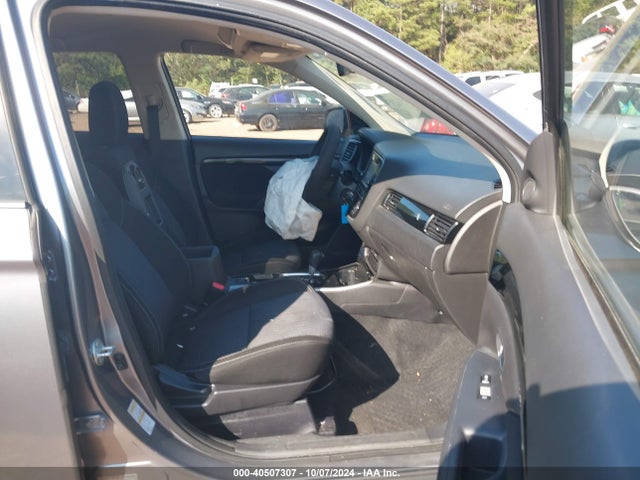 JA4AD2A3XKZ005082 Mitsubishi Outlander Es