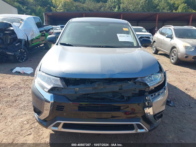 JA4AD2A3XKZ005082 Mitsubishi Outlander Es