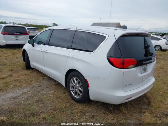 2C4RC1CG4NR163230 Chrysler Voyager Lx