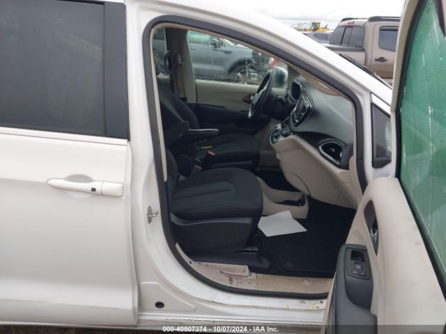 2C4RC1CG4NR163230 Chrysler Voyager Lx