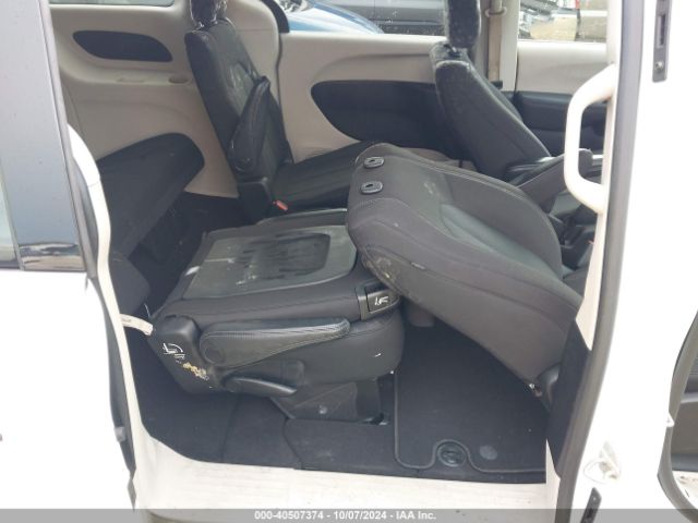 2C4RC1CG4NR163230 Chrysler Voyager Lx