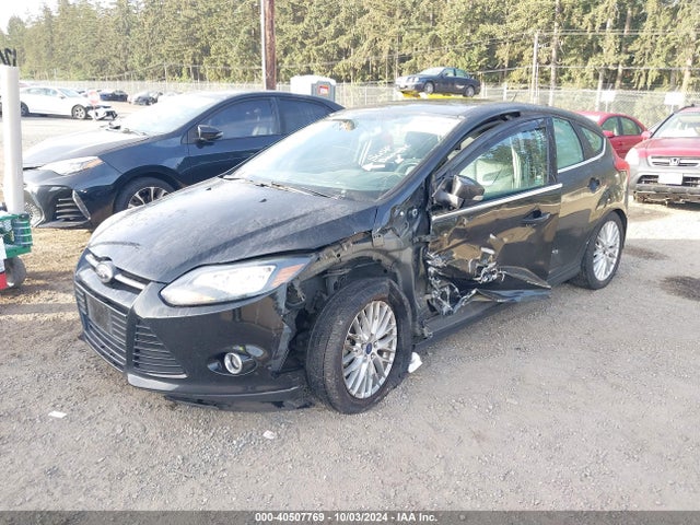 Ford Focus Titanium 2014 1FADP3N20EL199913 Image 2