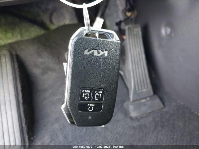 KNDNB4H35R6393087 KIA Carnival Lx