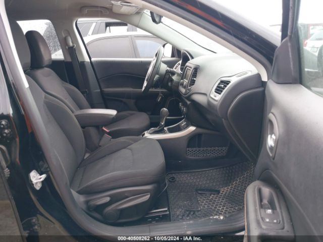 3C4NJCAB1JT124674 Jeep Compass Sport Fwd