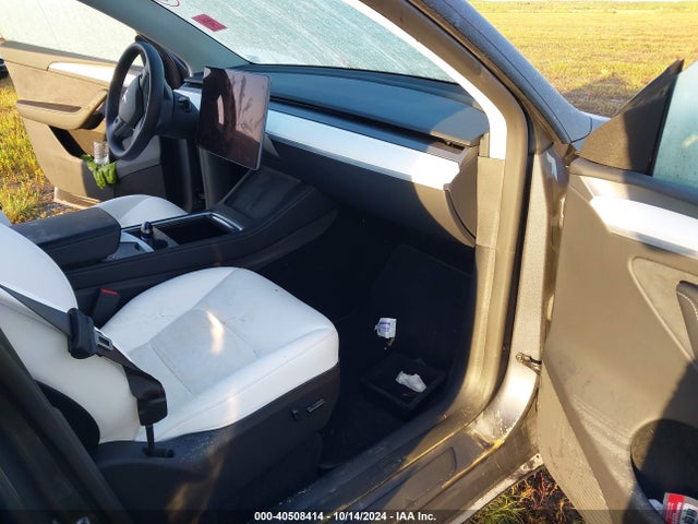 2023 TESLA MODEL Y 7SAYGDEE9PA180410 Photo 4