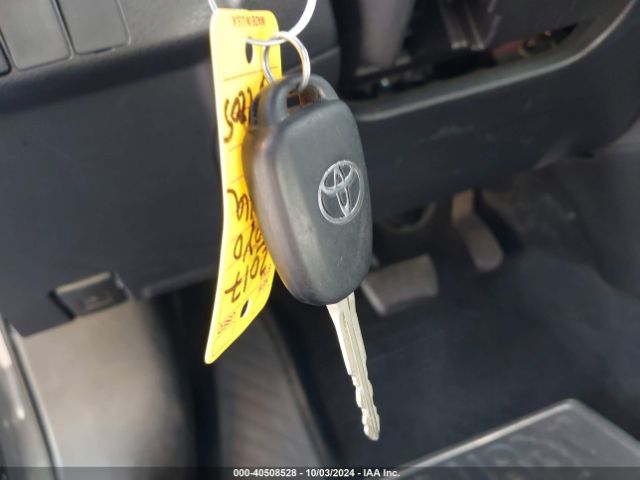 5YFBURHEXHP594325 Toyota COROLLA LE