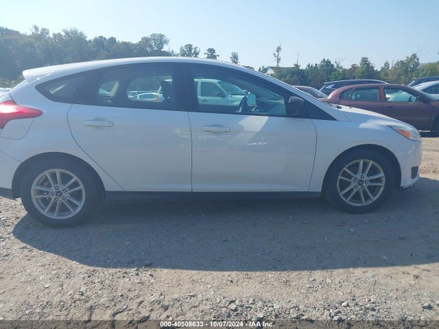 Ford FOCUS SE 2018 1FADP3K26JL238289 Image 13